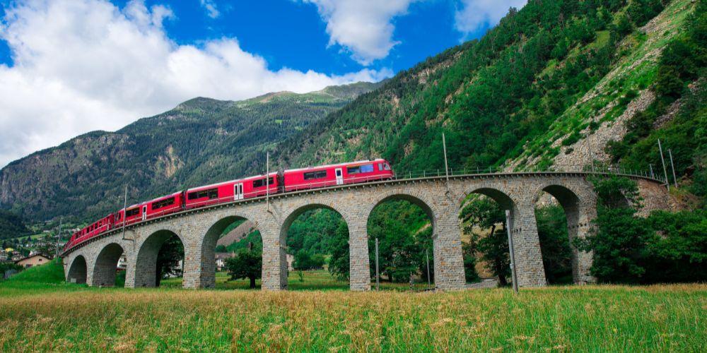 Bernina Express: the route of the most scenic UNESCO train | Visititaly.eu